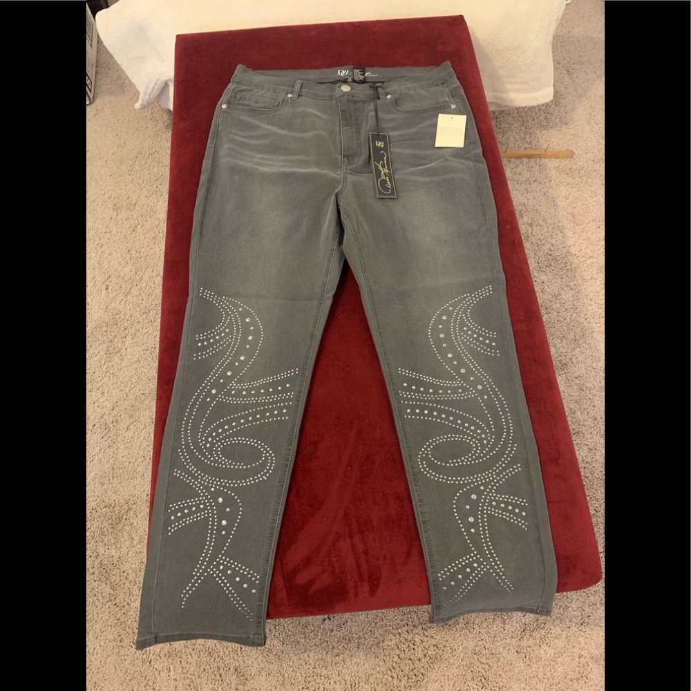 Very hip women’s jeans size 16